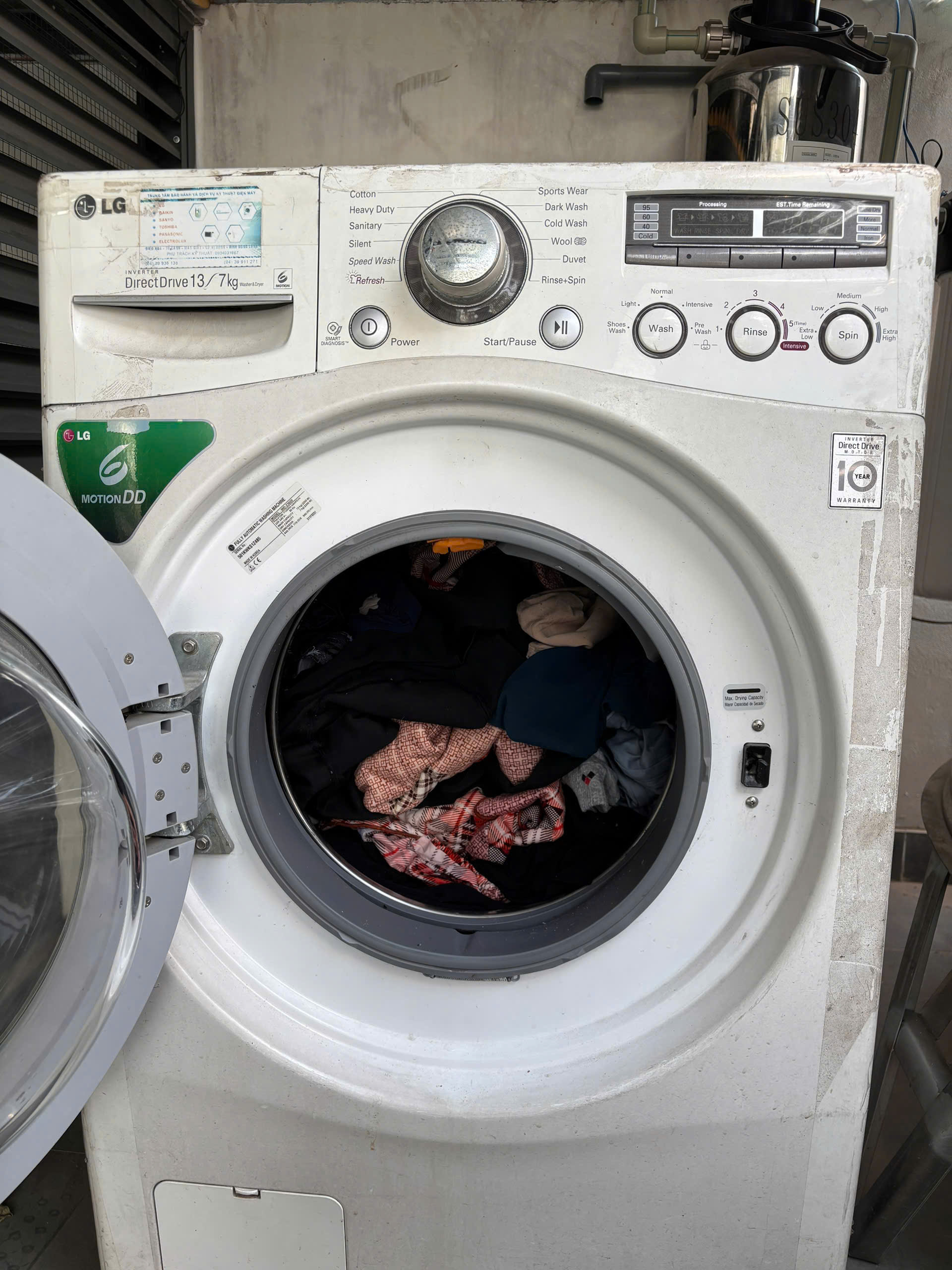 Không giặt quá nhiều quần áo để máy giặt LG không bị quá tải Không giặt quá nhiều quần áo để máy giặt LG không bị quá tải