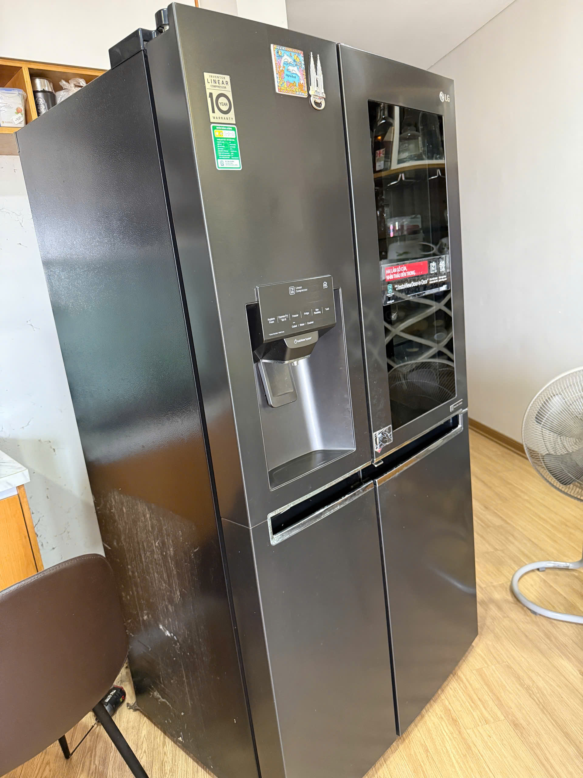 Kỹ thuật viên xử lý sự cố tủ lạnh LG cốc cốc báo lỗi tại nhà khách hàng Kỹ thuật viên xử lý sự cố tủ lạnh LG cốc cốc báo lỗi tại nhà khách hàng