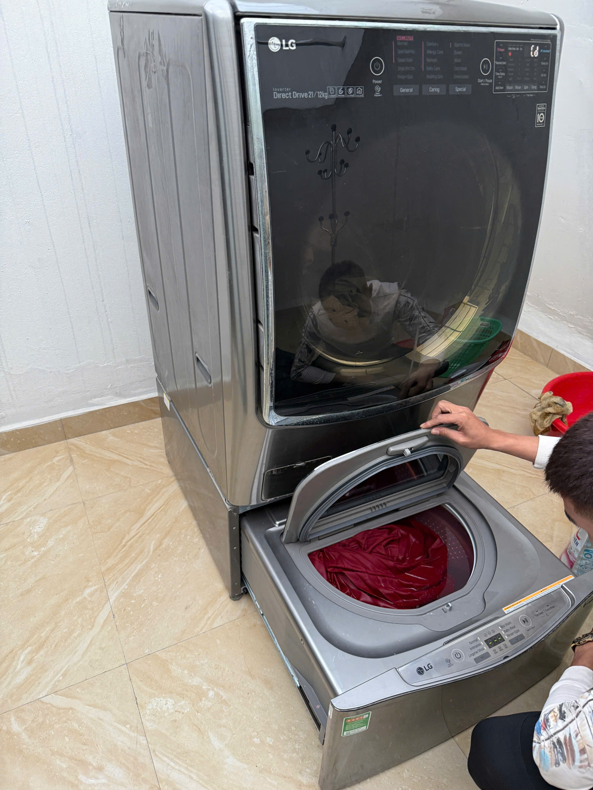 Máy giặt LG 2 lồng báo lỗi OE được kỹ thuật viên thay bơm chính hãng tại nhà