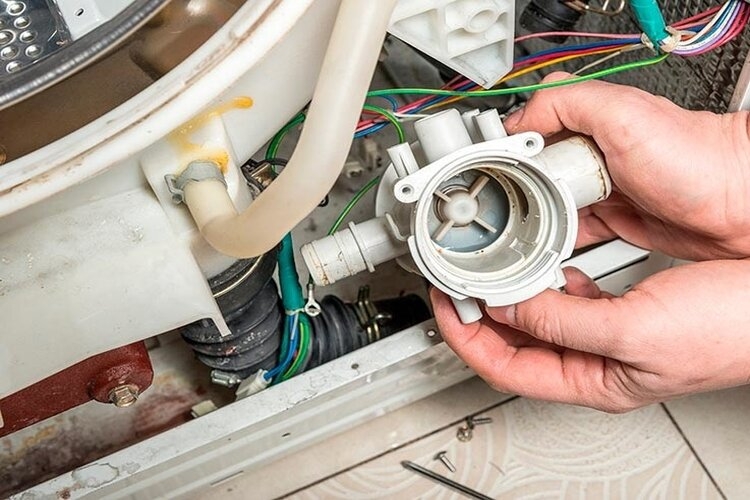 Máy giặt LG không xả vắt do hỏng bơm xả Máy giặt LG không xả vắt do hỏng bơm xả