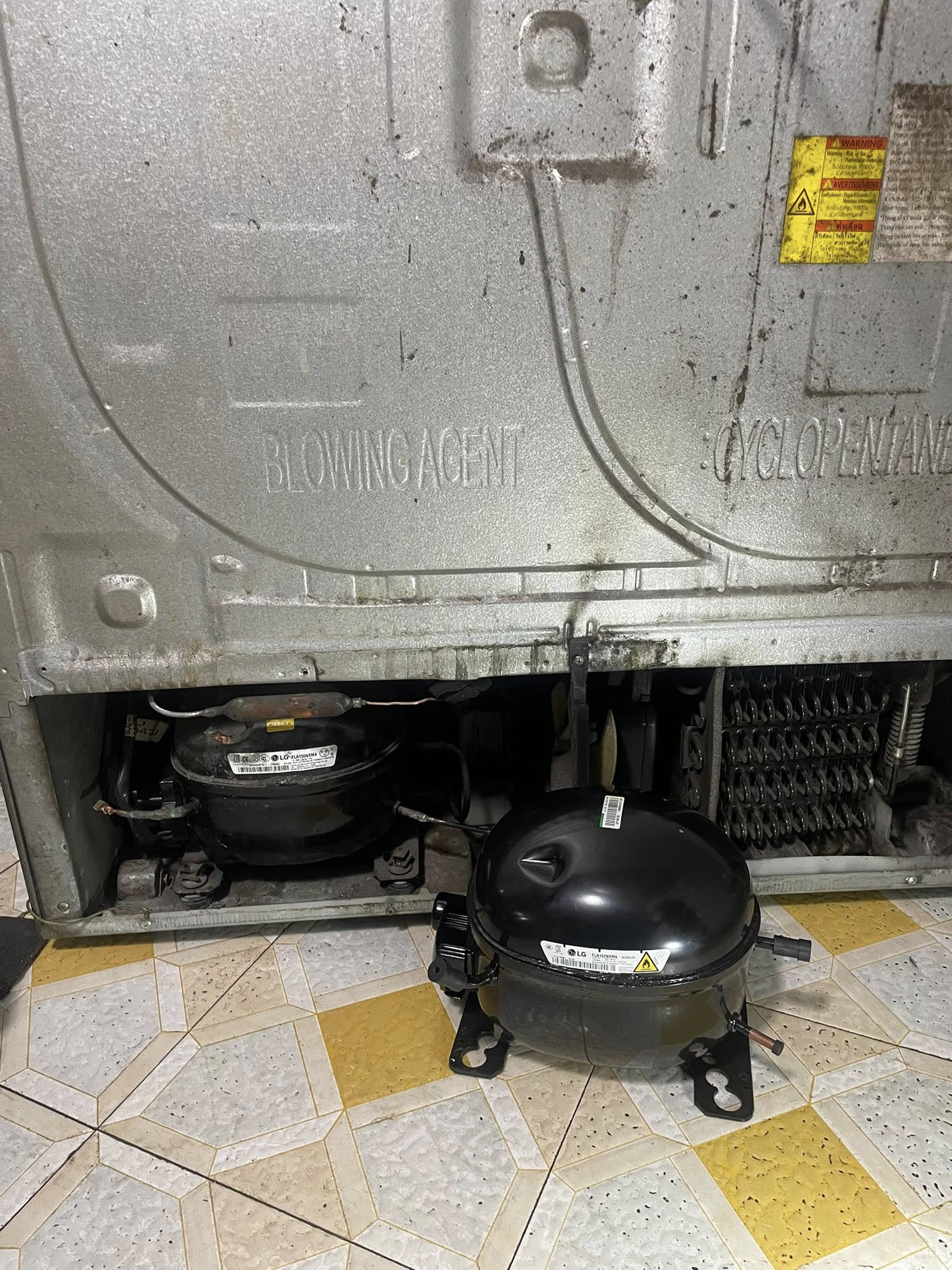 Thay lốc block máy nén tủ lạnh Hitachi tại Hà Nội Thay lốc block máy nén tủ lạnh Hitachi tại Hà Nội