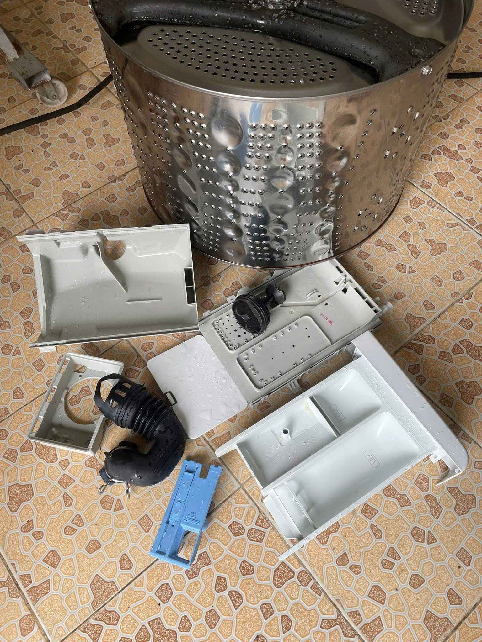 Vệ sinh bảo dưỡng định kỳ giúp máy giặt hoạt động bền bỉ Vệ sinh bảo dưỡng định kỳ giúp máy giặt hoạt động bền bỉ